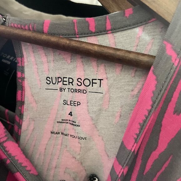 Torrid Womens NWT Zebra Stripe Pink Super Soft Sleep Lounge Romper Plus 4X - Picture 3 of 9